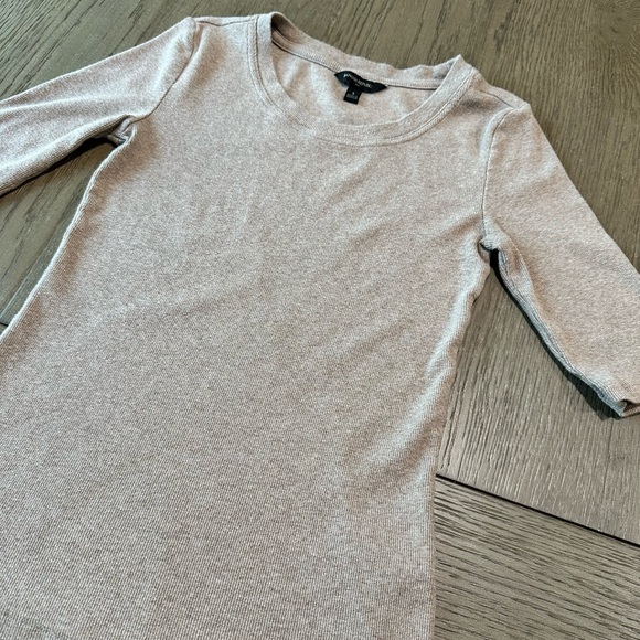 Banana Republic Beige Short Sleeve Sweater Size Small - Picture 2 of 8